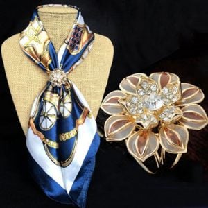 THE DIFFERENT WAYS TO ROCK A BROOCH